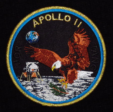 Version commémorative et améliorée du badge officiel par AB Emblems