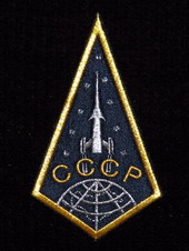 Badge Zvezda Rocket porté par Elisseiev
