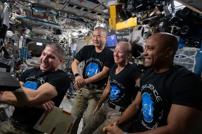 Crew-1%20retour.jpg