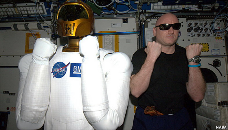 ISS-26%20robonaut_and_kelly.jpg