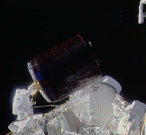 STS-51A%20Recup%20Palapa.jpg