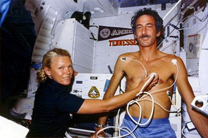 STS-51D%20Rhea-Seddon-with-stethascope.jpg