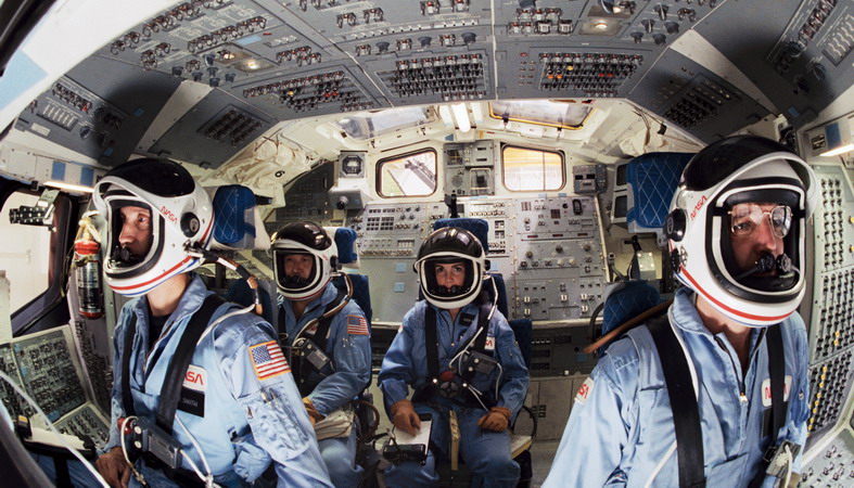 STS-51L%20cokpit.jpg