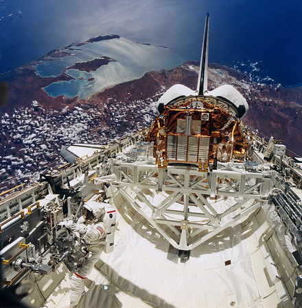 STS-72_EVA_Shark_Bay.jpg