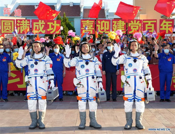 Shenzhou-12%20salut.jpg