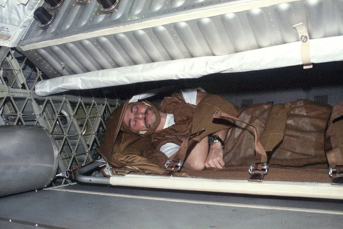 Skylab3%20Owen_Garriott_sleeping.jpg