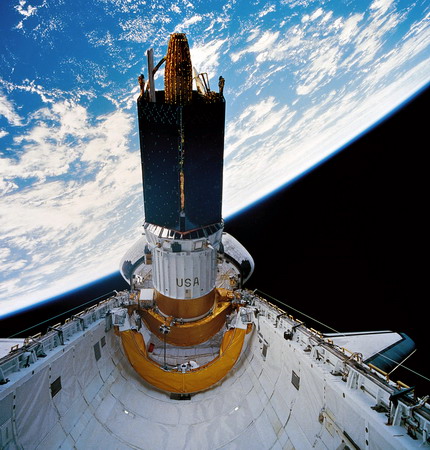 Sts-70_TDRS-G1.jpg