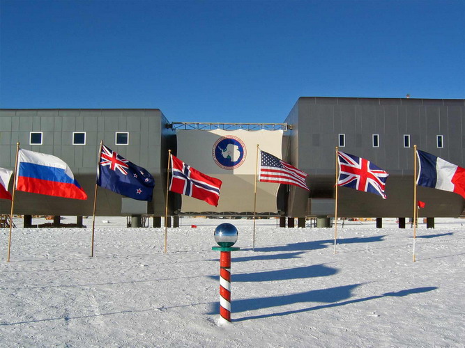 base américaine Amundsen-Scott au pôle Sud géographique