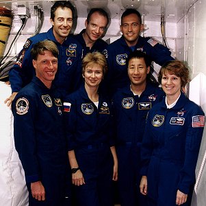l'�quipage international de STS-84