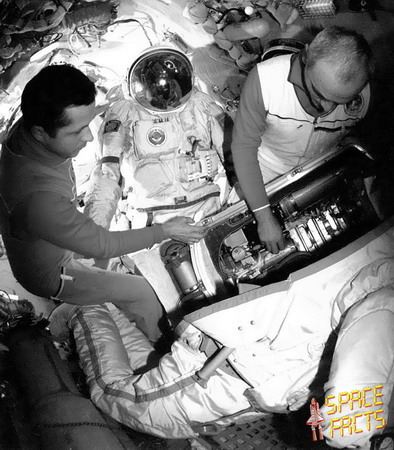 soyuz-t-13_EVA.jpg