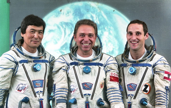 soyuz-tm-13%20crew.jpg