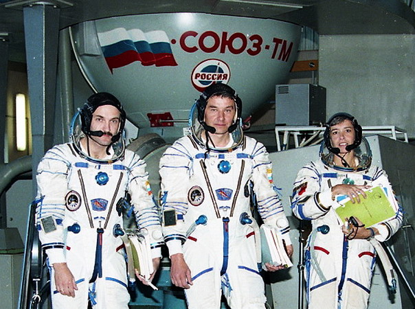 soyuz-tm-24crew.jpg