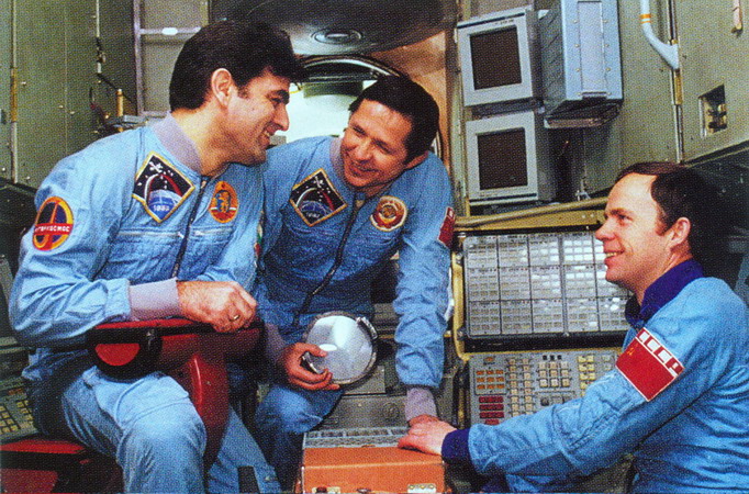 soyuz-tm-5_6.jpg