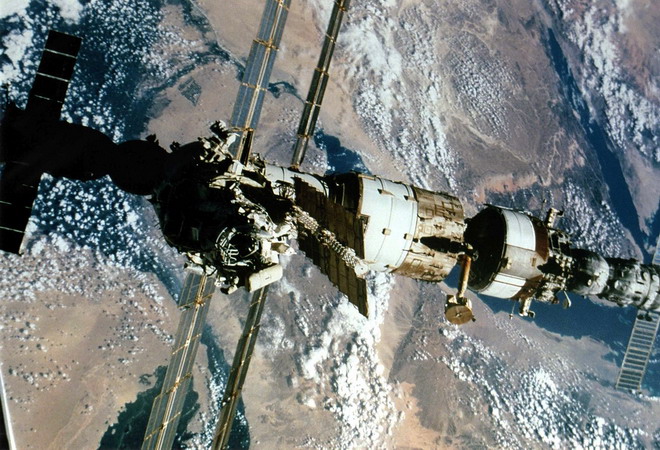 soyuz-tm-8_mir_1.jpg