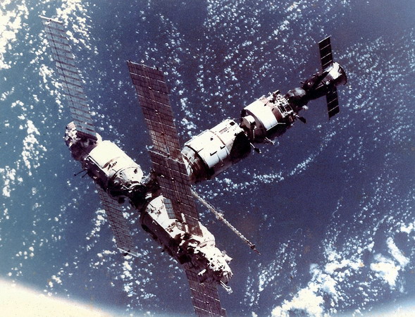 soyuz-tm-9_kristall.jpg