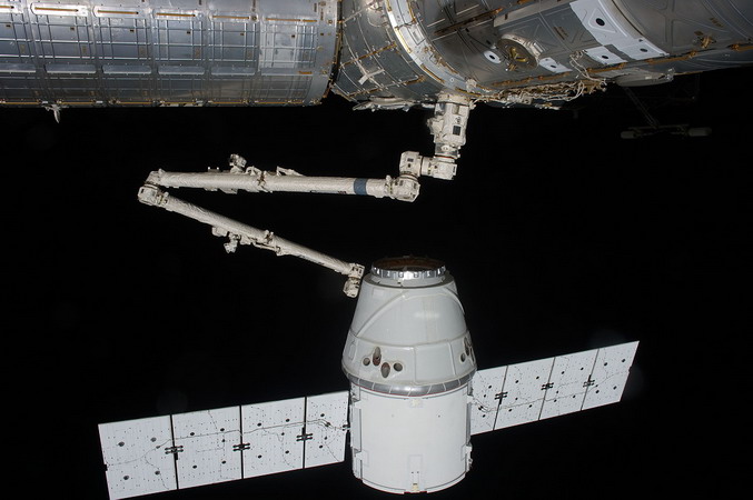iss-31_dragon_capture.jpg