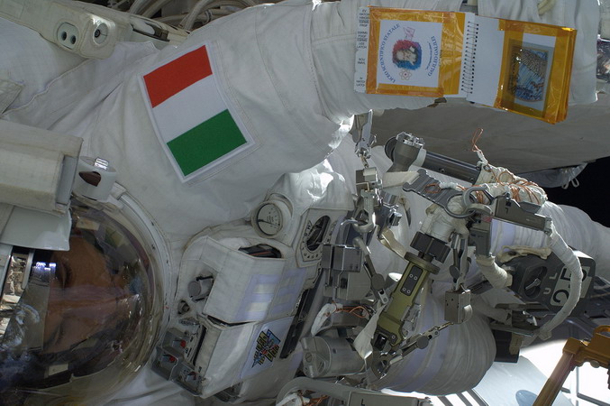 iss-36_parmitano%20EVA.jpg