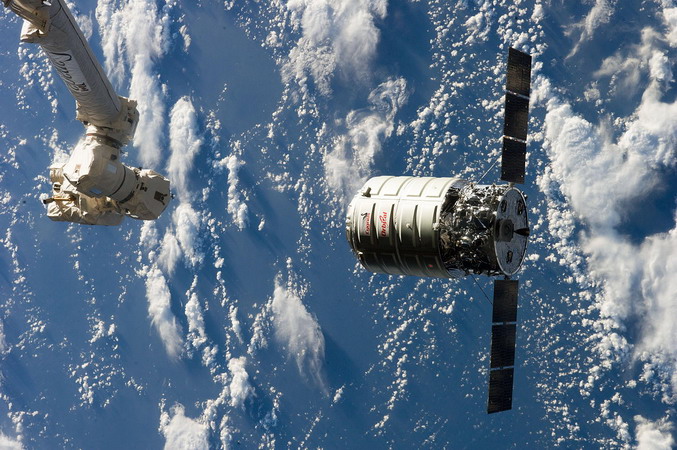iss-38_cygnus_arrival.jpg