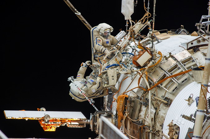 iss-38_eva_kotov-ryazansky.jpg