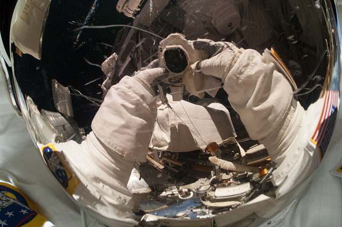 iss-39_eva-2.jpg