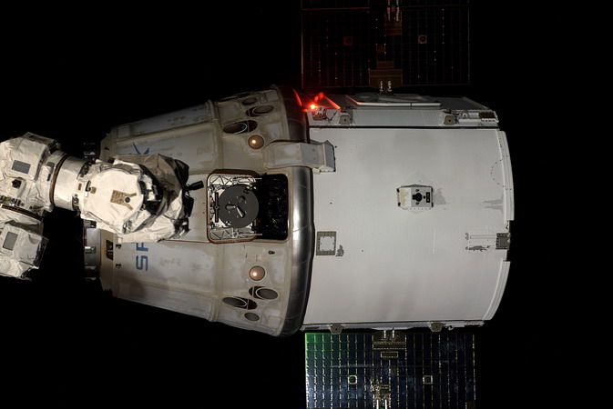 iss-41_dragon_departure.jpg