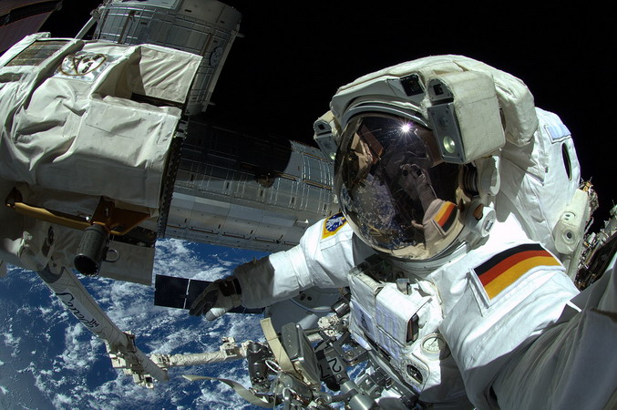 iss-41_eva_gerst.jpg