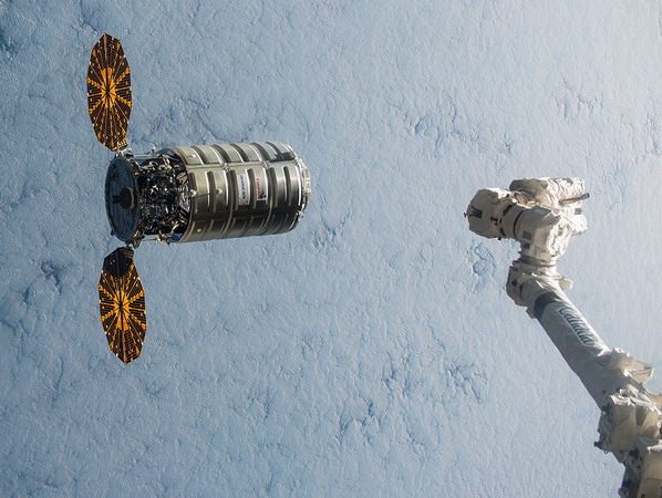 iss-45_cygnus_arrival.jpg