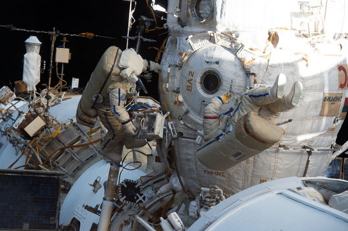 iss-52_EVA.jpg