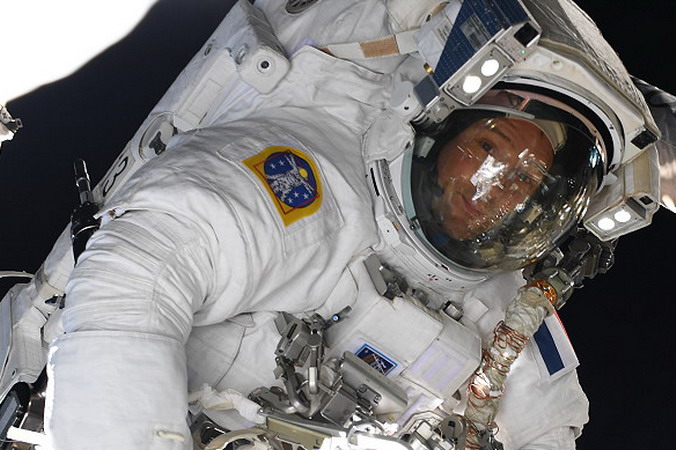 iss-65_EVA%20pesquet.jpg