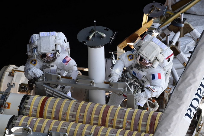 iss-65_EVA.jpg