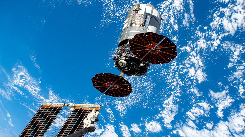 iss-70_cygnus_departure.jpg