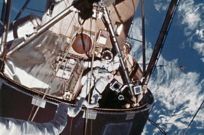 skylab%204spacewak_nasa.jpg