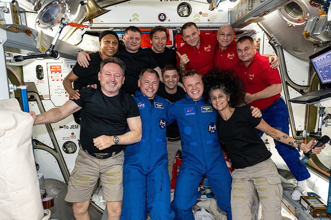 soyms26%20iss-72_crew%20arrivee.jpg