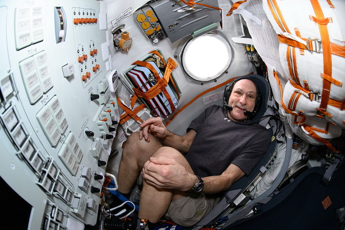 soyms26%20iss-72_pettit.jpg