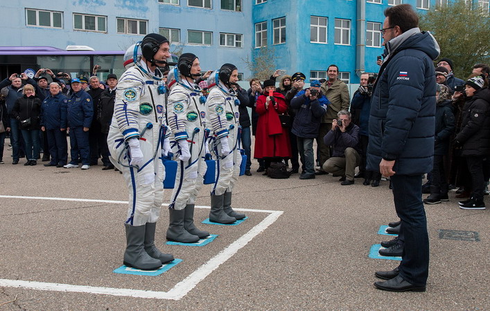 soyuz-ms-02%20walk.jpg