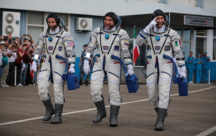 soyuz-ms-13%20walk.jpg