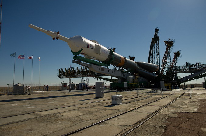 soyuz-tma-05m_erection.jpg