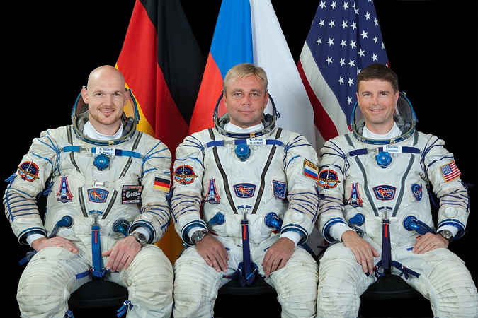soyuz-tma-13m%20crew.jpg