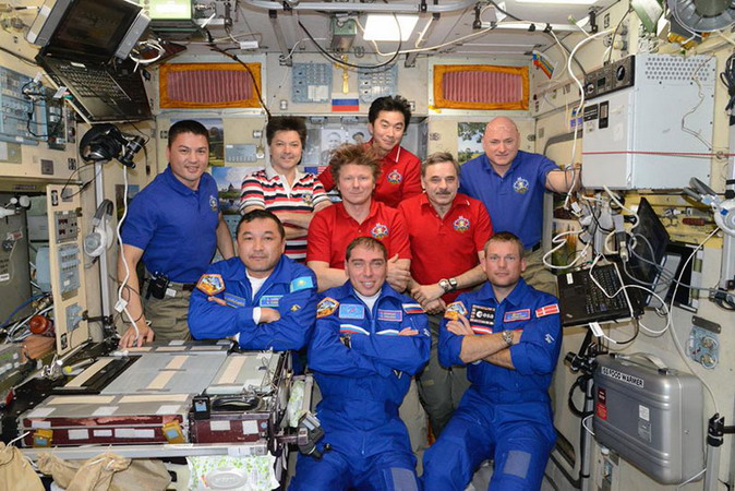 soyuz-tma-18m%20crew9.jpg