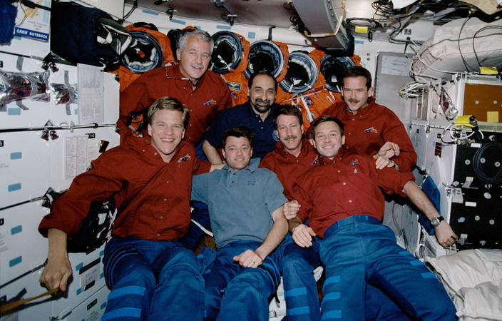 sts-100-364-008.jpg