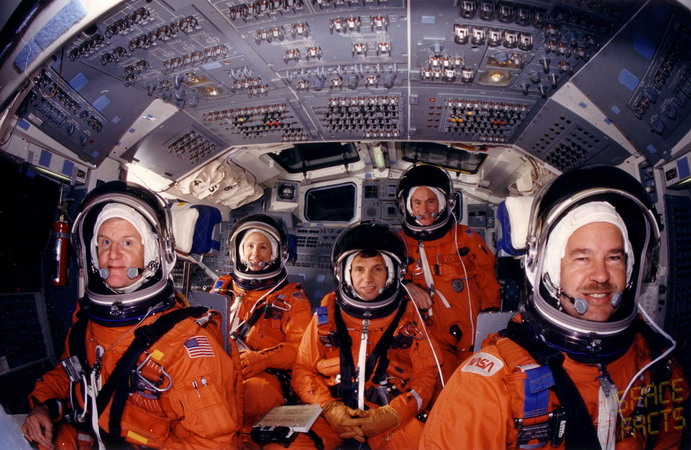 sts-36_1.jpg
