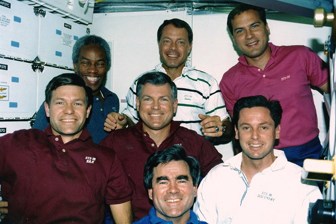 sts-39%20crew%20orbit.jpg
