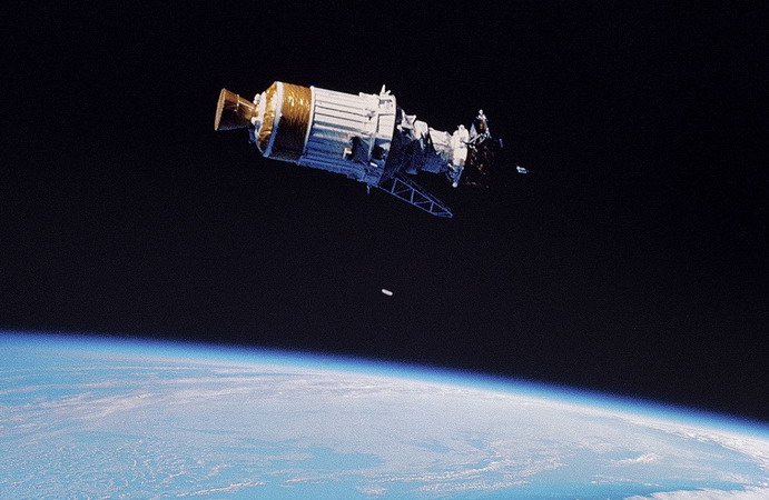 sts-41_ulysses_deployment.jpg