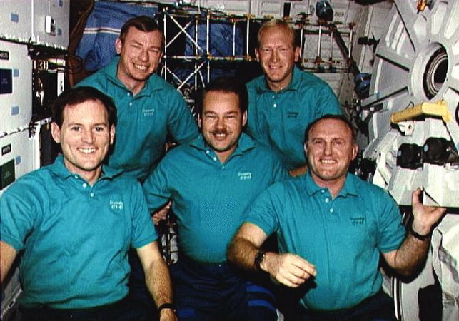 sts-48%20crew%20orbit.jpg