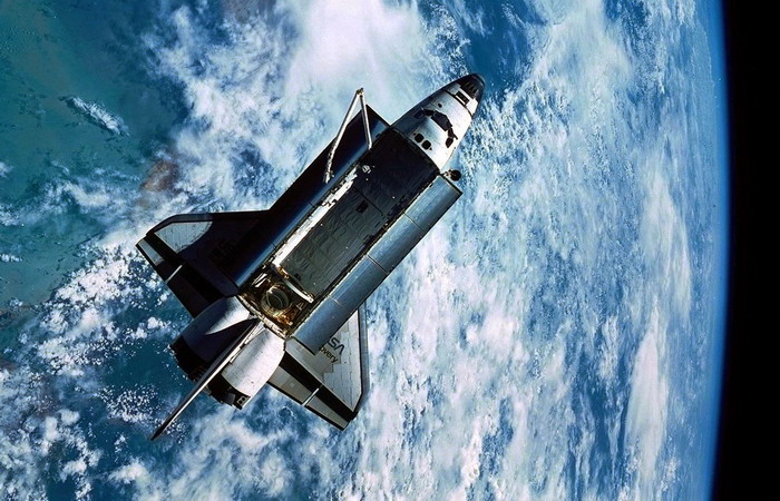 sts-51%20IMAX_view_of_Discovery_from_Spas.JPG