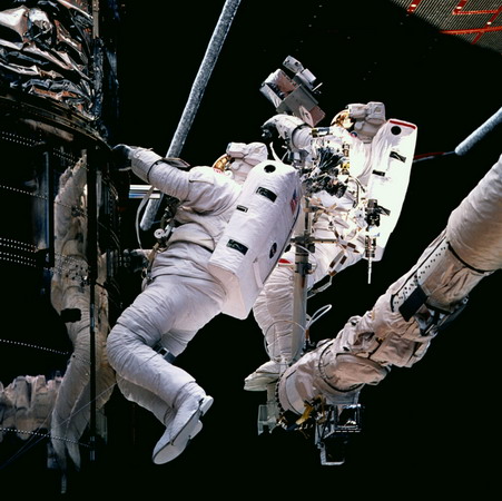 sts-82%20EVA.jpg